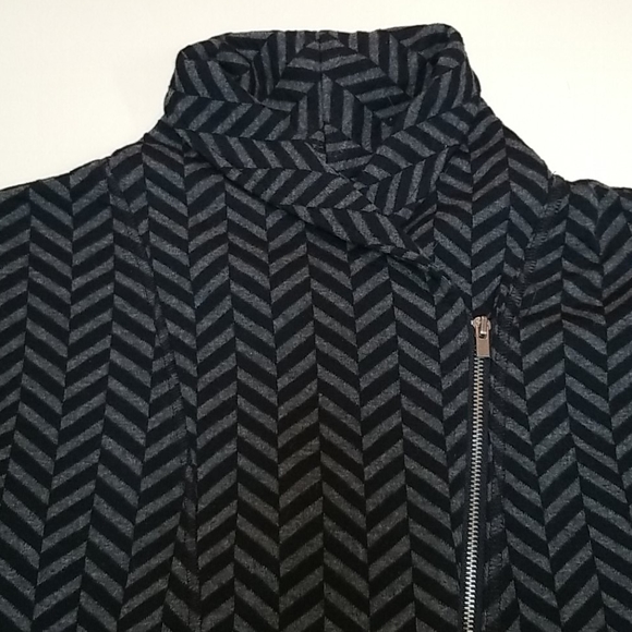 Croft & Barrow gray and black zip chevron sweater - Picture 10 of 10